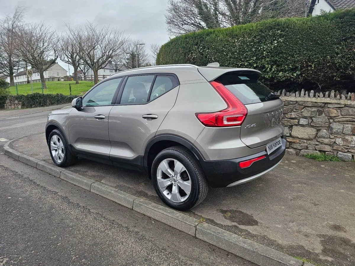 Volvo XC40 1.5 T3 Momentum Auto Euro 6 (s/s) 5dr - Image 3
