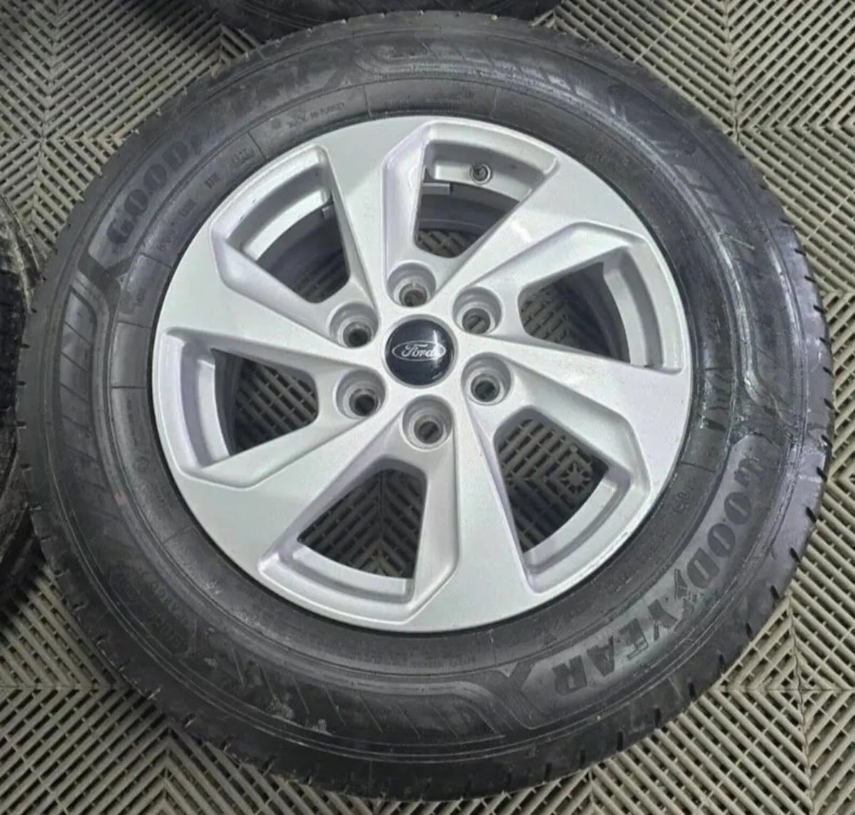 Ford Transit Custom Limited (New)16" Alloys - Image 2