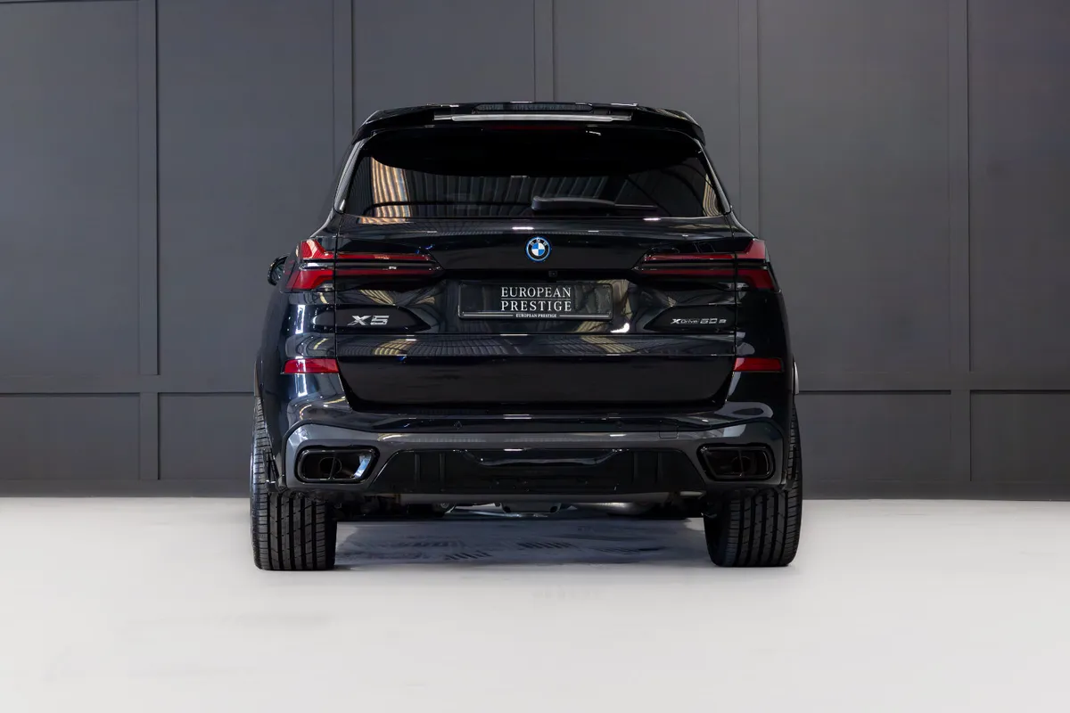 2025 BMW X5 X-Drive 50e M-Sport - Image 4