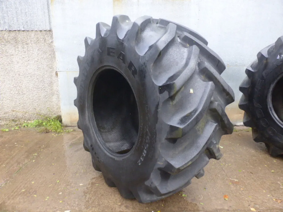 Goodyear 800/65R32 Tyre - Image 1