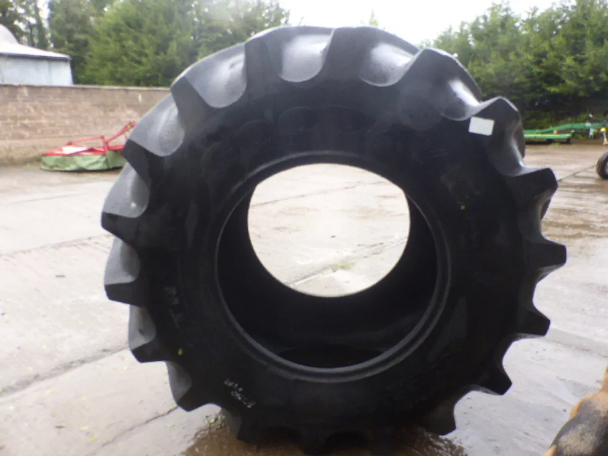 Goodyear 800/65R32 Tyre - Image 3