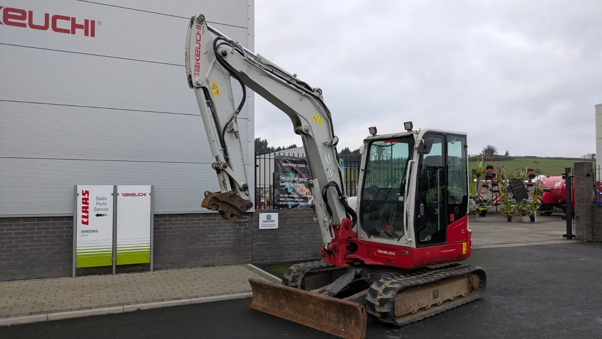 Takeuchi TB260 mini digger - Image 3