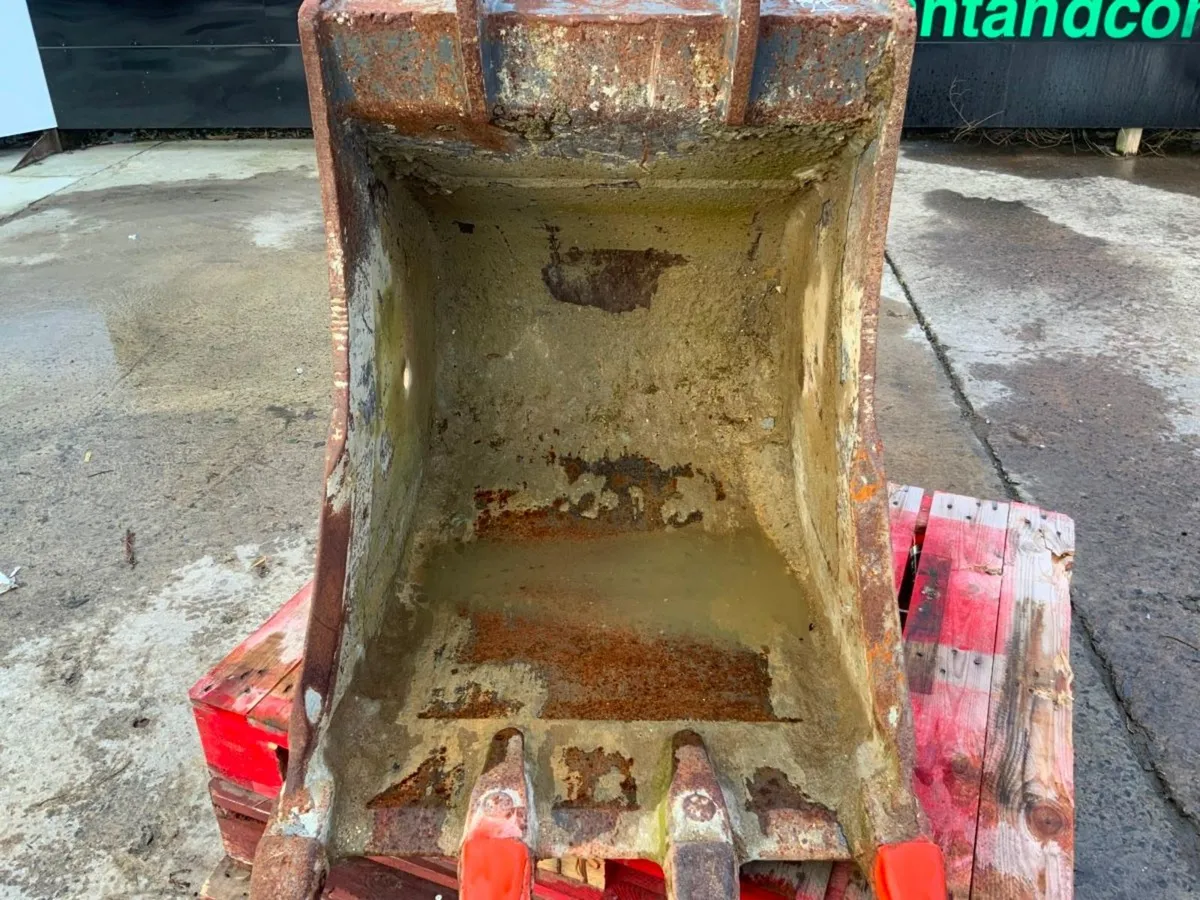 30" HILL DIGGING BUCKET...65mm PINS.....#26. - Image 4