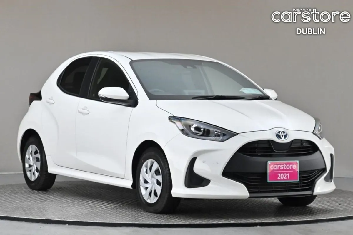 Toyota Yaris 1.5 Petrol Hybrid reverse Camera pri - Image 1