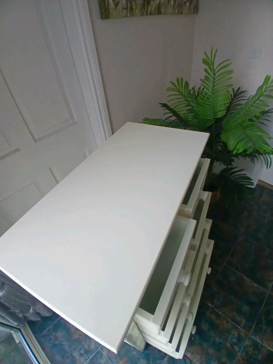 White 6 drawer chest. - Image 2