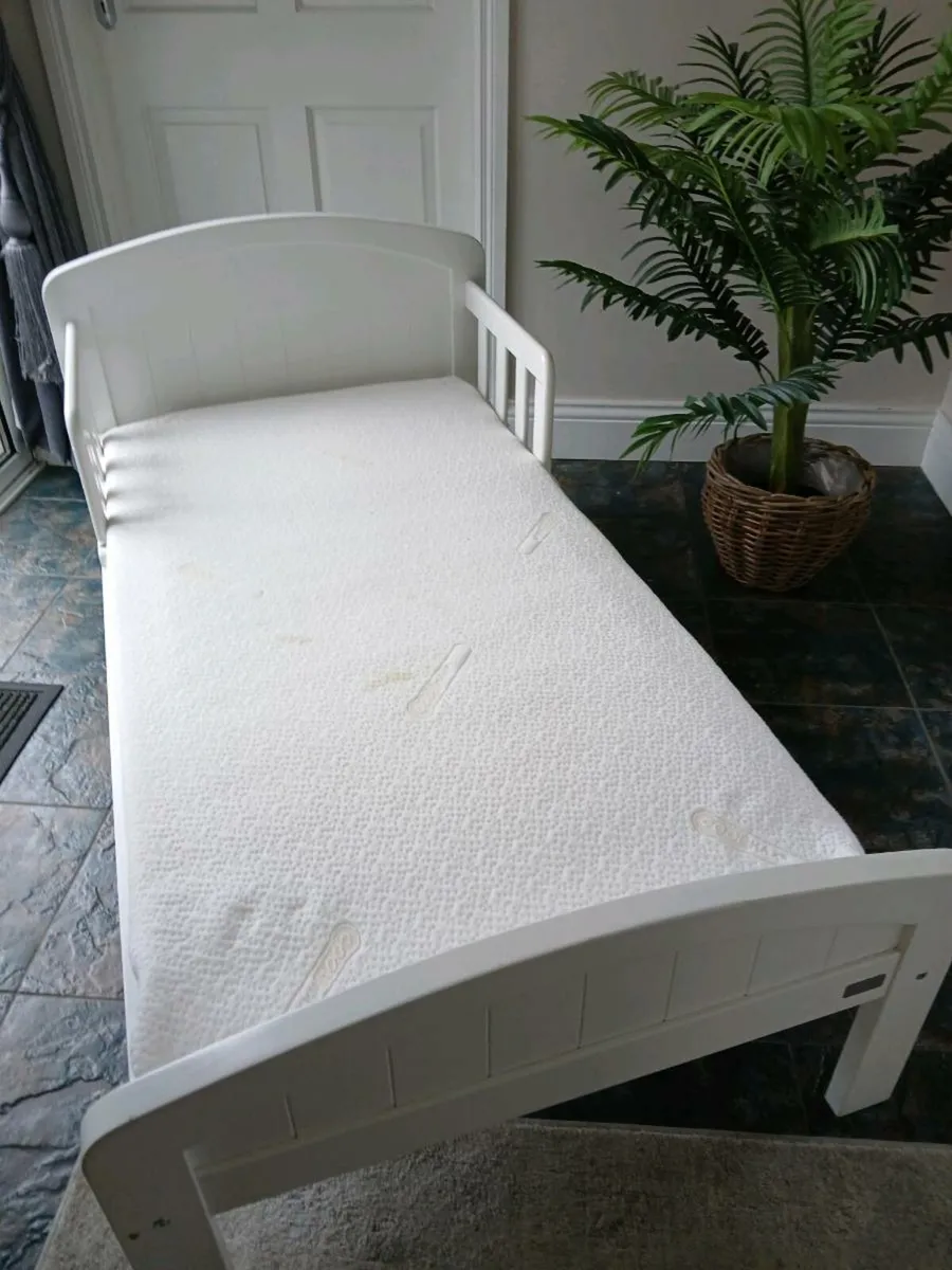 Toddler bed. - Image 3