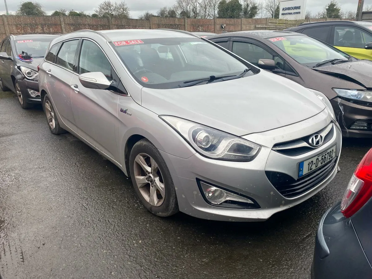 Hyundai i40 1.7 diesel 2012 needs rear bumper - Image 1