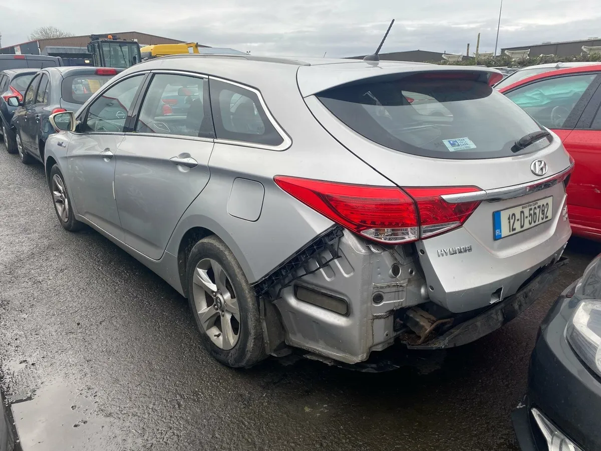 Hyundai i40 1.7 diesel 2012 needs rear bumper - Image 2