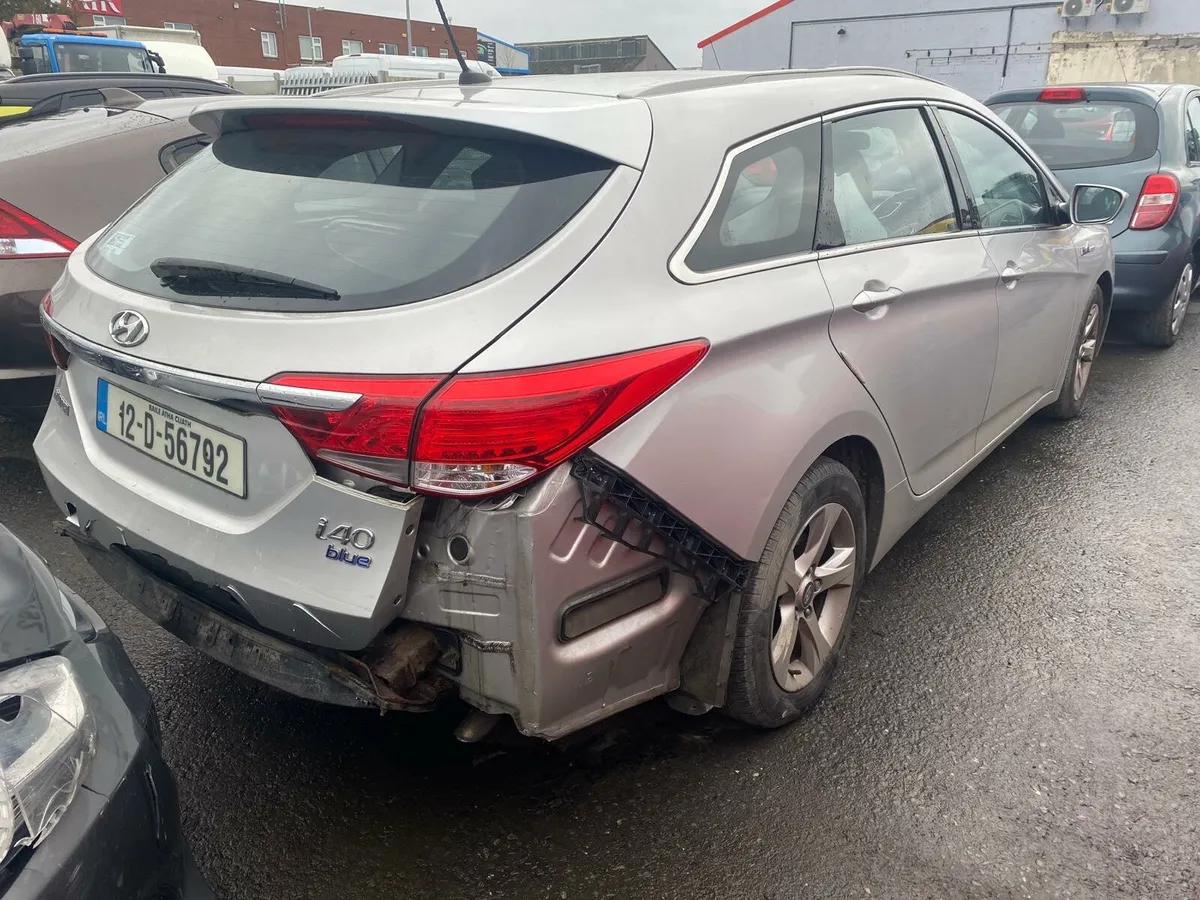 Hyundai i40 1.7 diesel 2012 needs rear bumper - Image 4