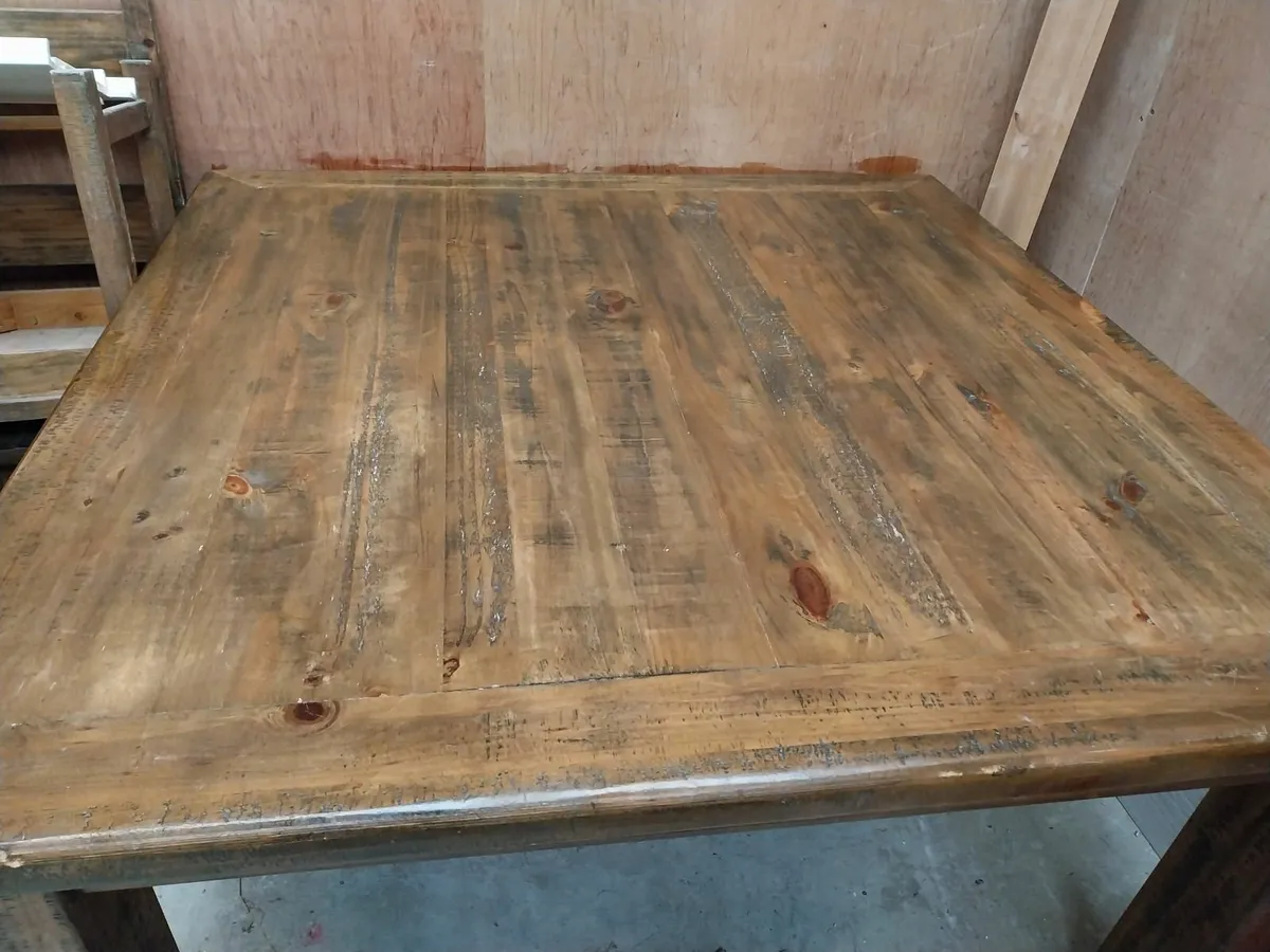 Dining table - Image 1
