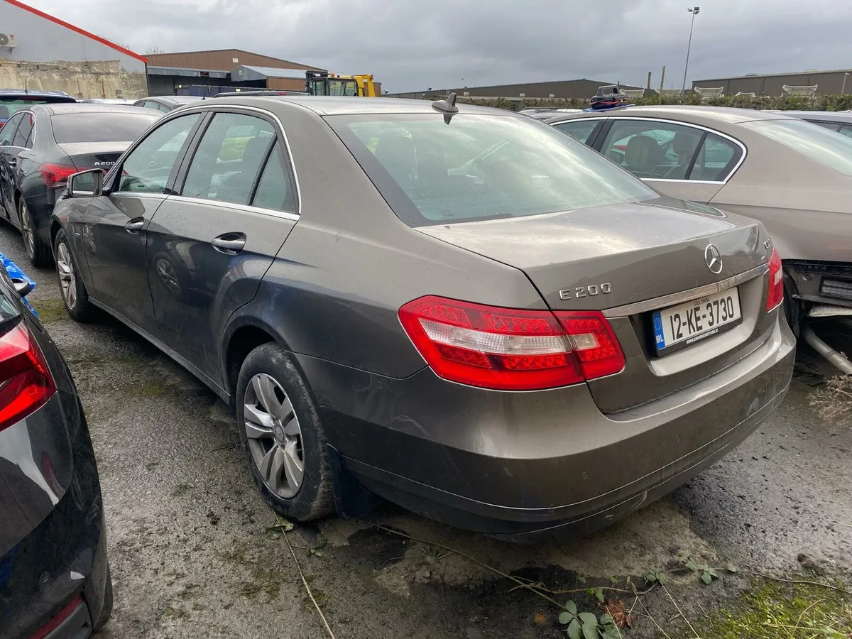 Mercedes E200 CDI Automatic driving - Image 3