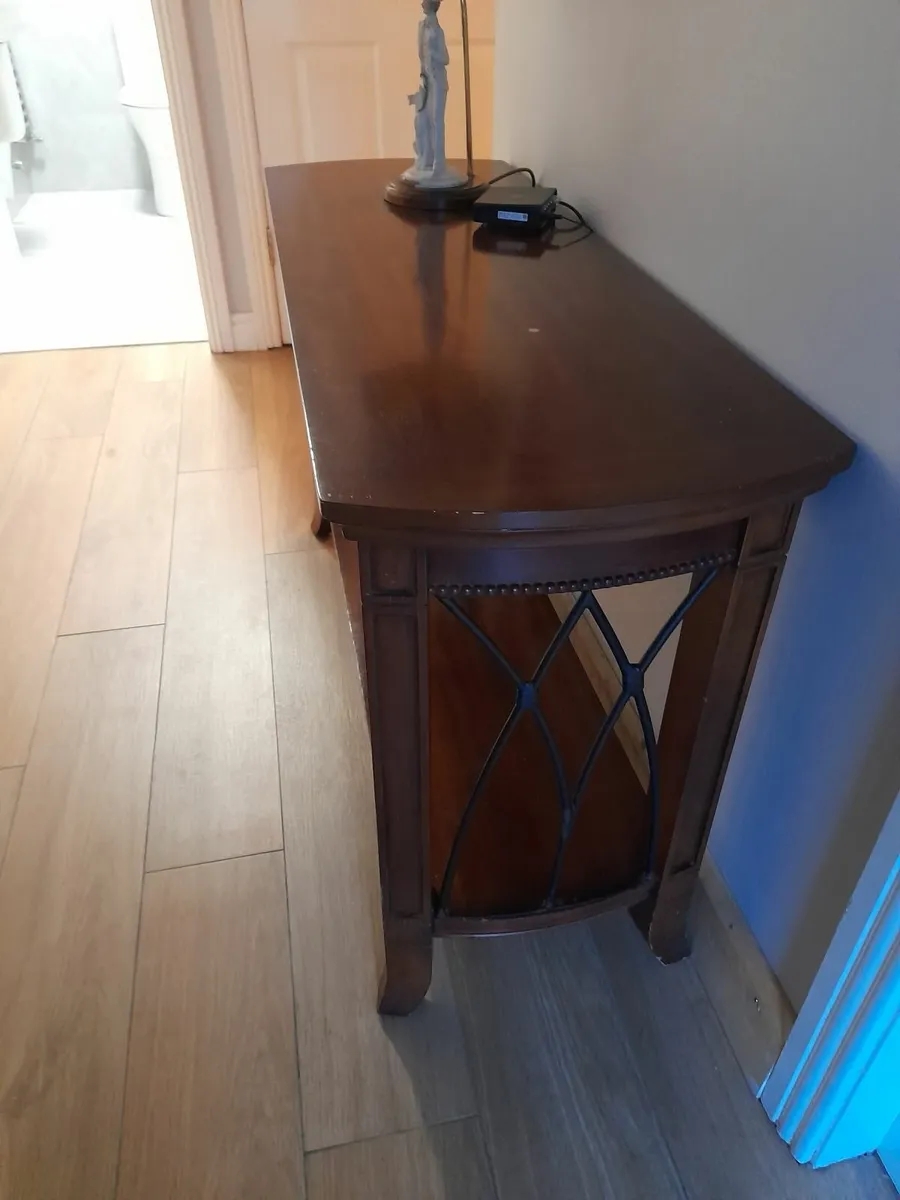 Table and mirror - Image 3