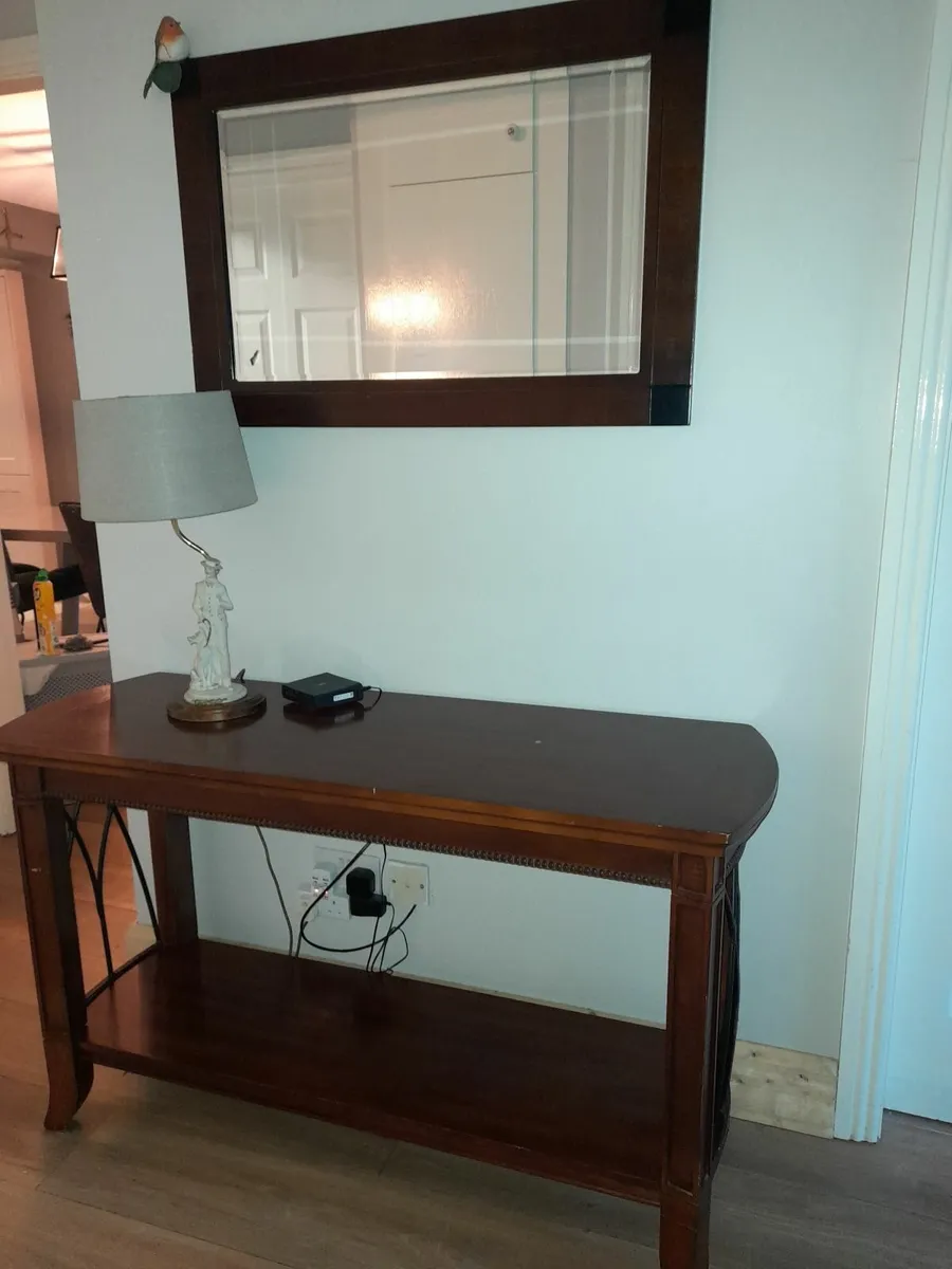 Table and mirror - Image 1