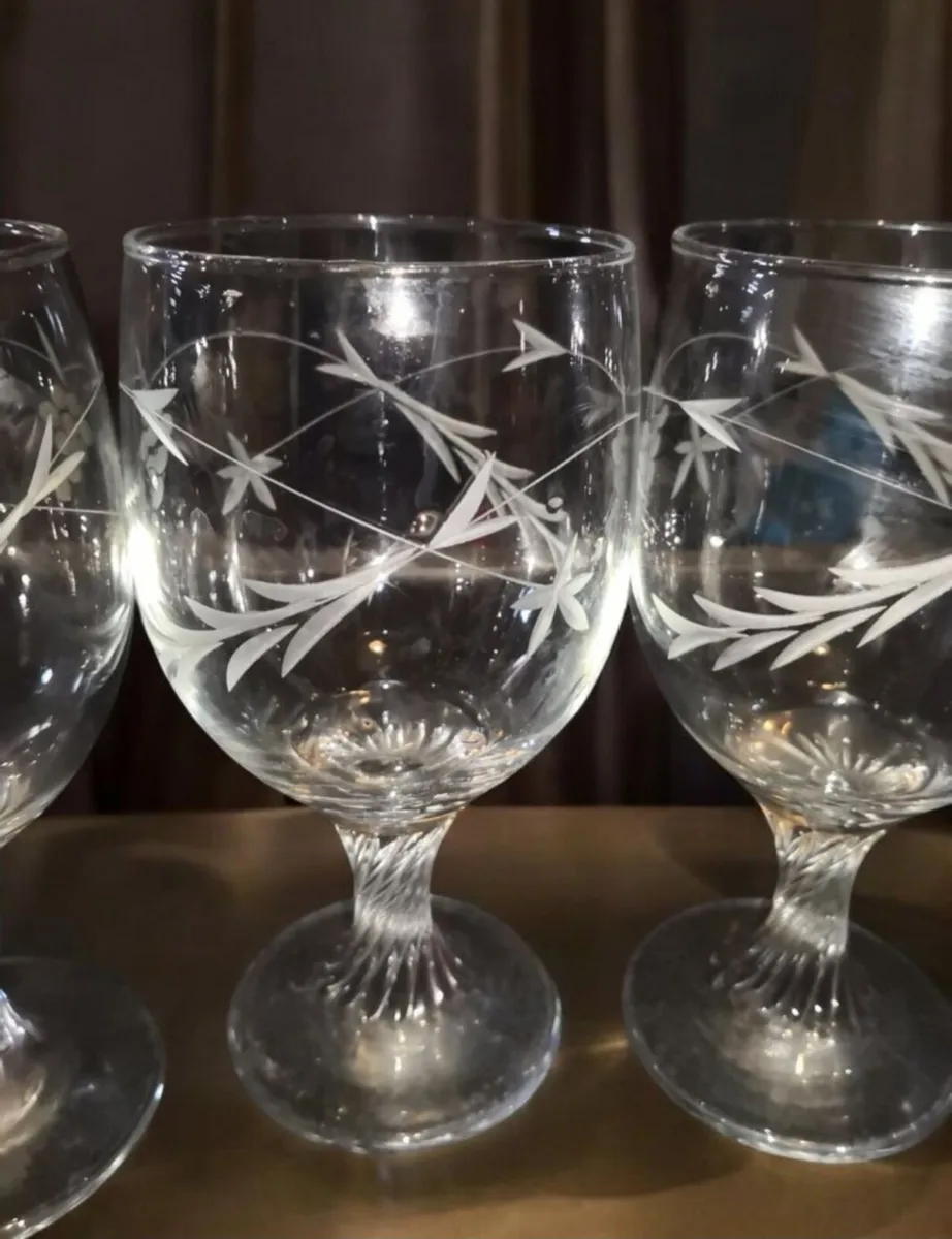 Hand etched twisted stem large wine glass set - Image 2