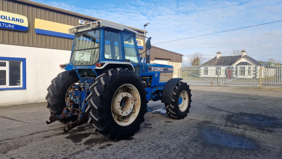 FORD TW25 - Image 4