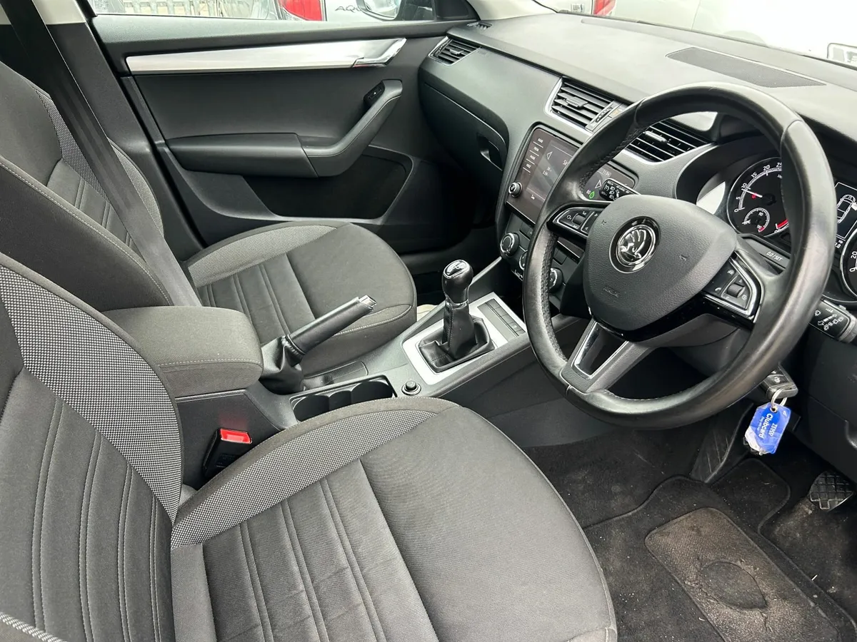 Skoda Octavia 2018 AMBITION 1.6TDI - Image 2