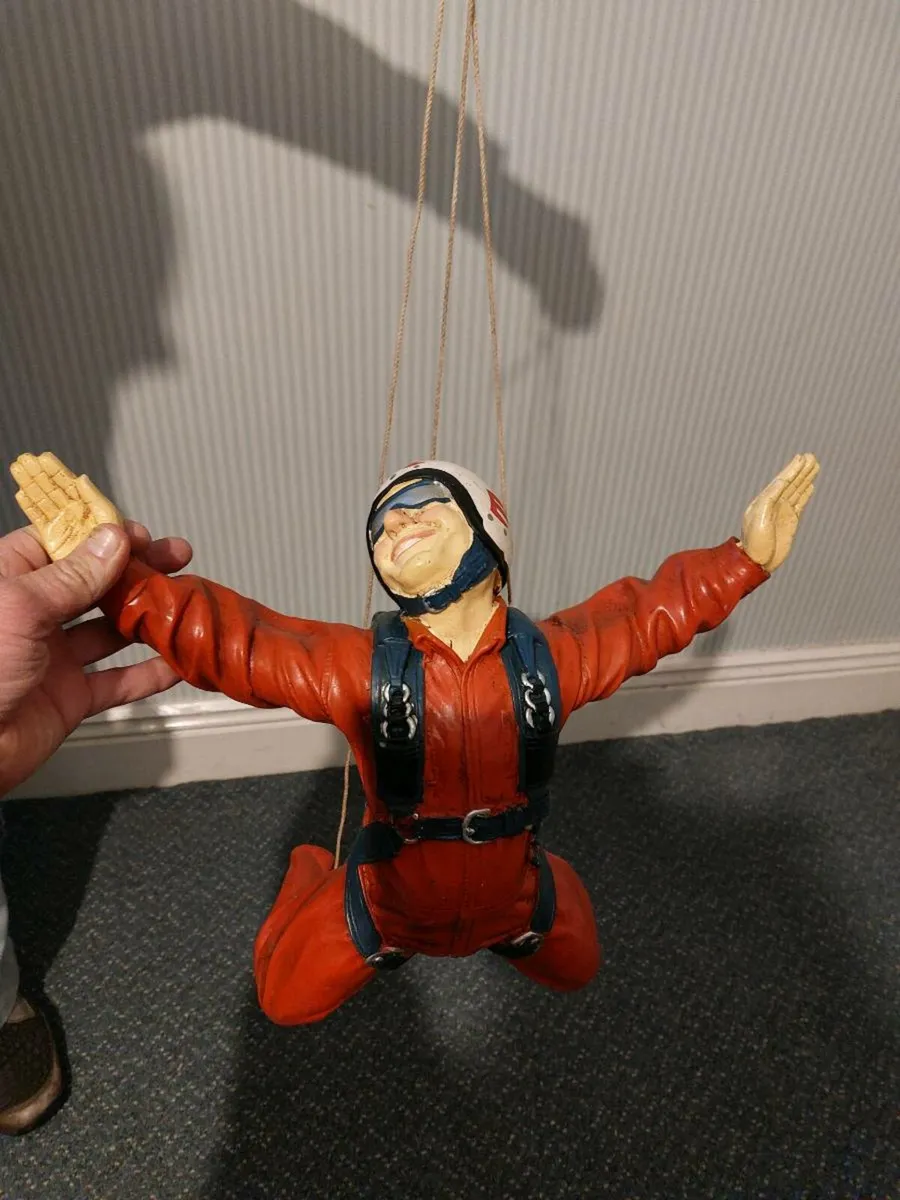Jun Asilo-Skydiver-Polyester-Resin - Image 1