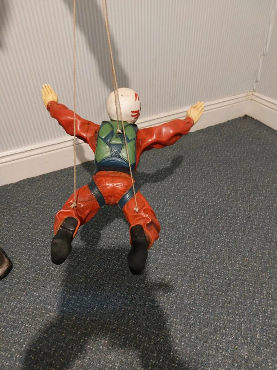 Jun Asilo-Skydiver-Polyester-Resin - Image 2
