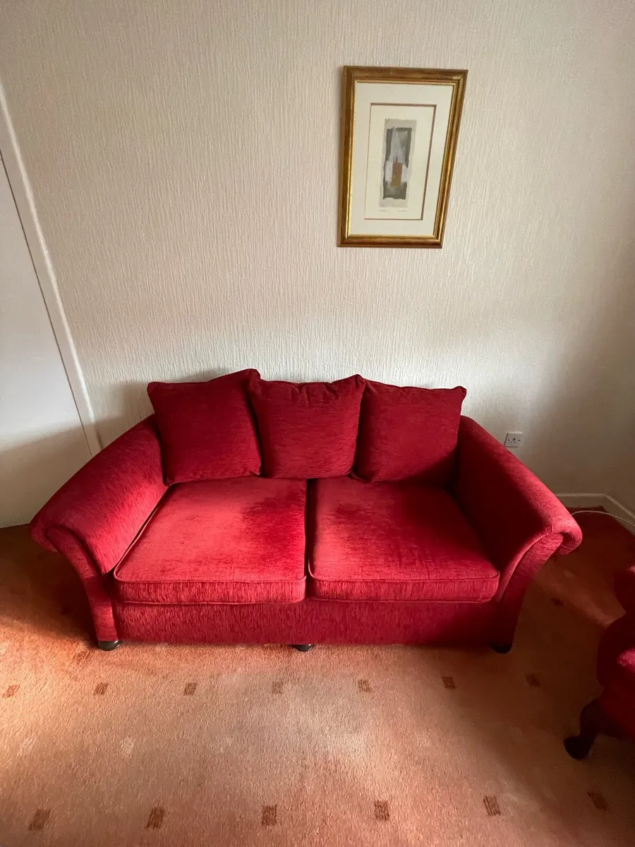 2 seater couch and chairs - Image 2