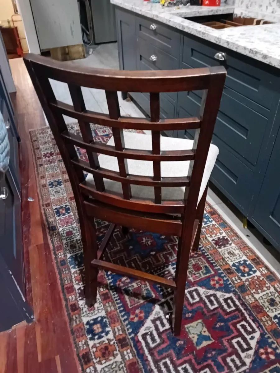 2 kitchen island chairs - Image 1