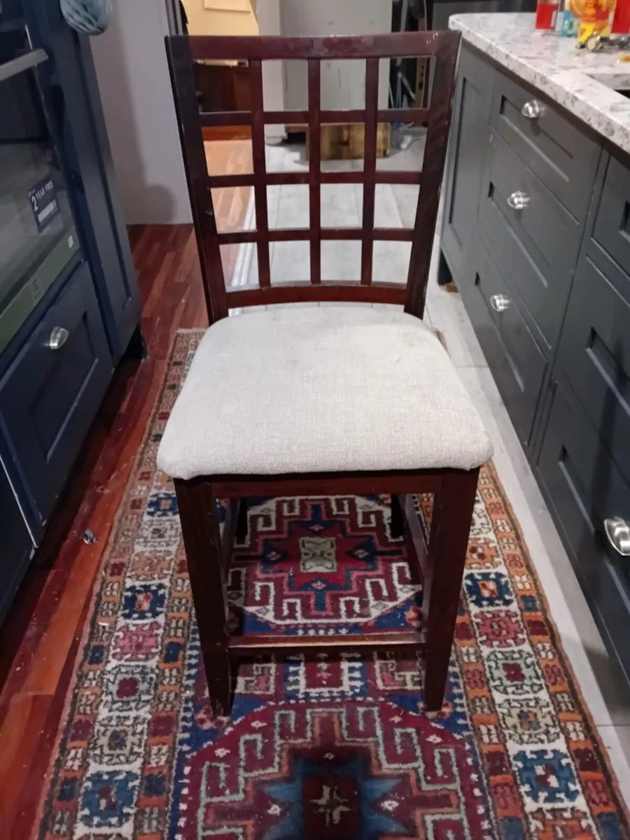 2 kitchen island chairs - Image 3