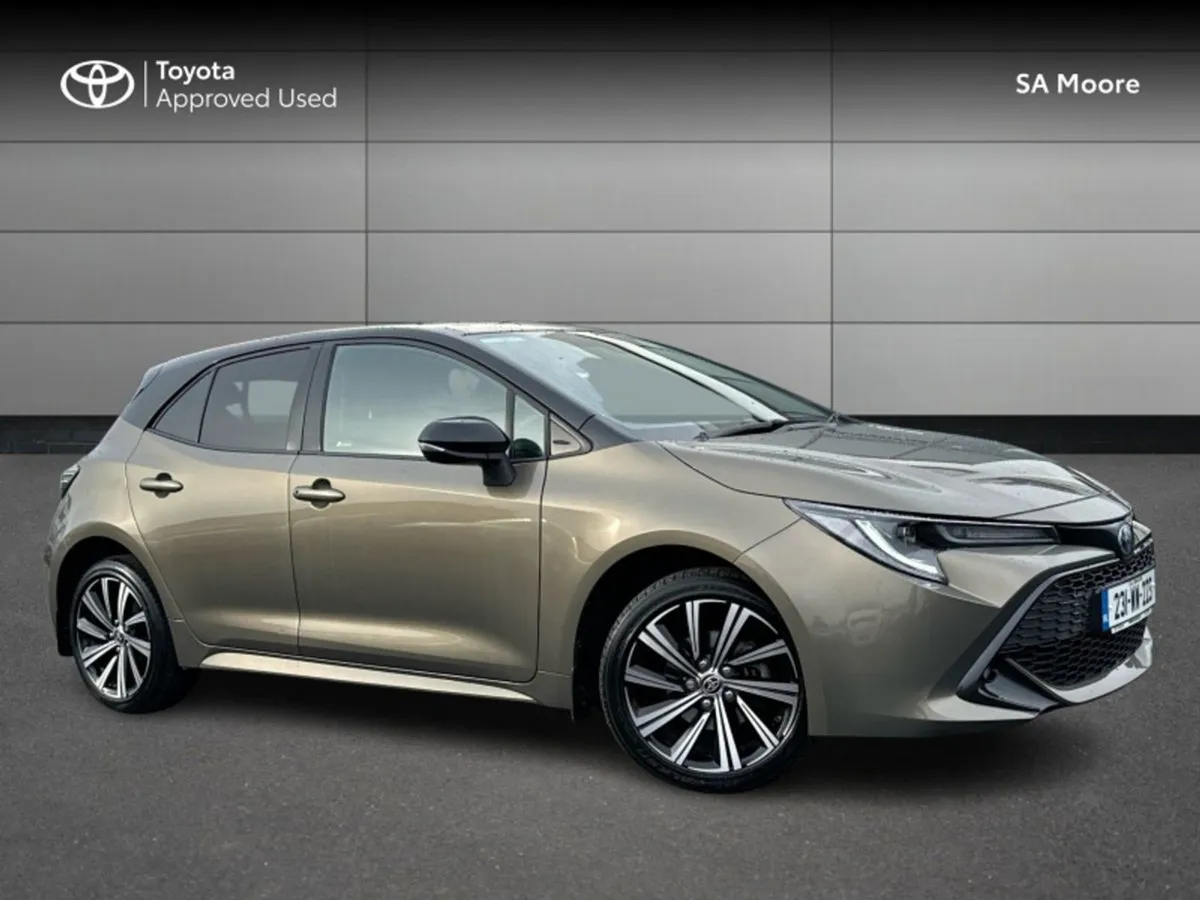 Toyota Corolla Luna Sport Hatchback - Image 1