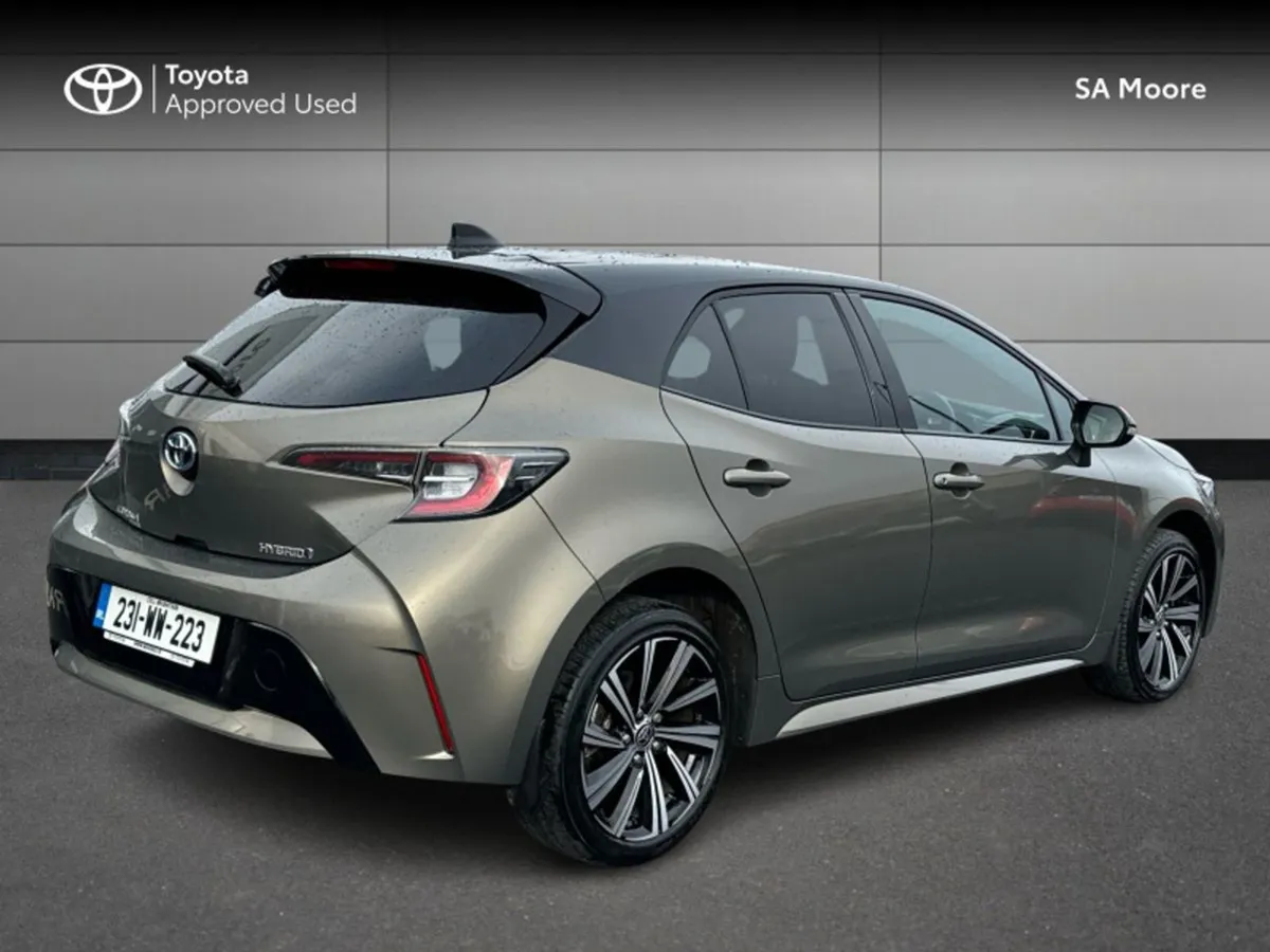 Toyota Corolla Luna Sport Hatchback - Image 2