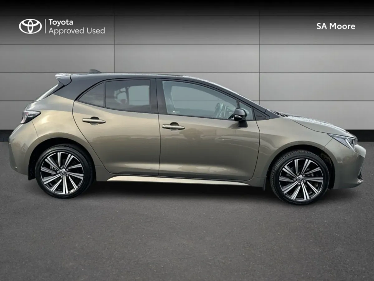 Toyota Corolla Luna Sport Hatchback - Image 3