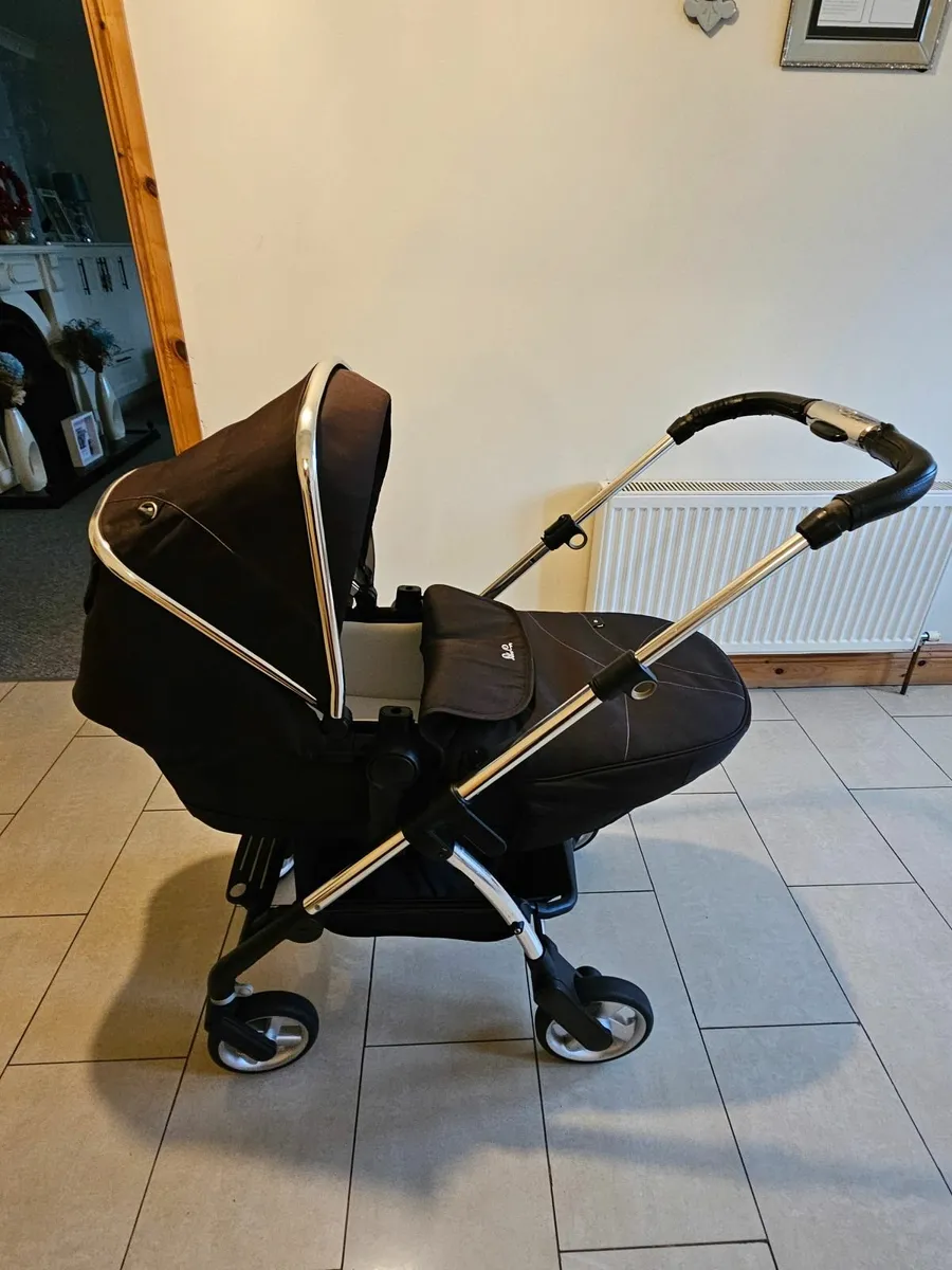 Silver cross pram (Travel System) - Image 1