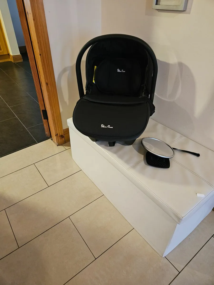 Silver cross pram (Travel System) - Image 4