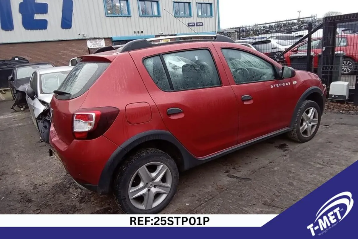 2015 DACIA SANDERO STEPWAY BREAKING FOR PARTS - Image 4