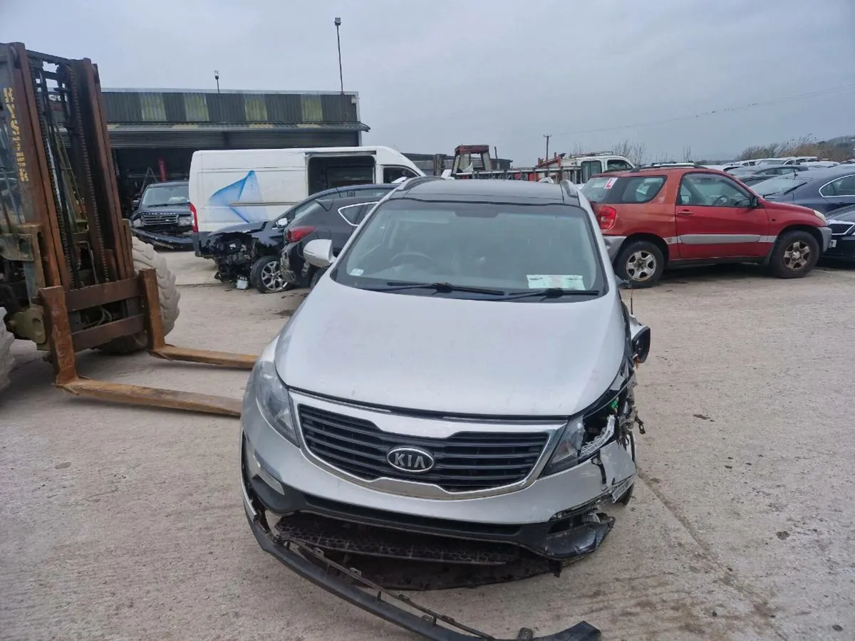 12 Kia Sportage 1.7 diesel for breaking