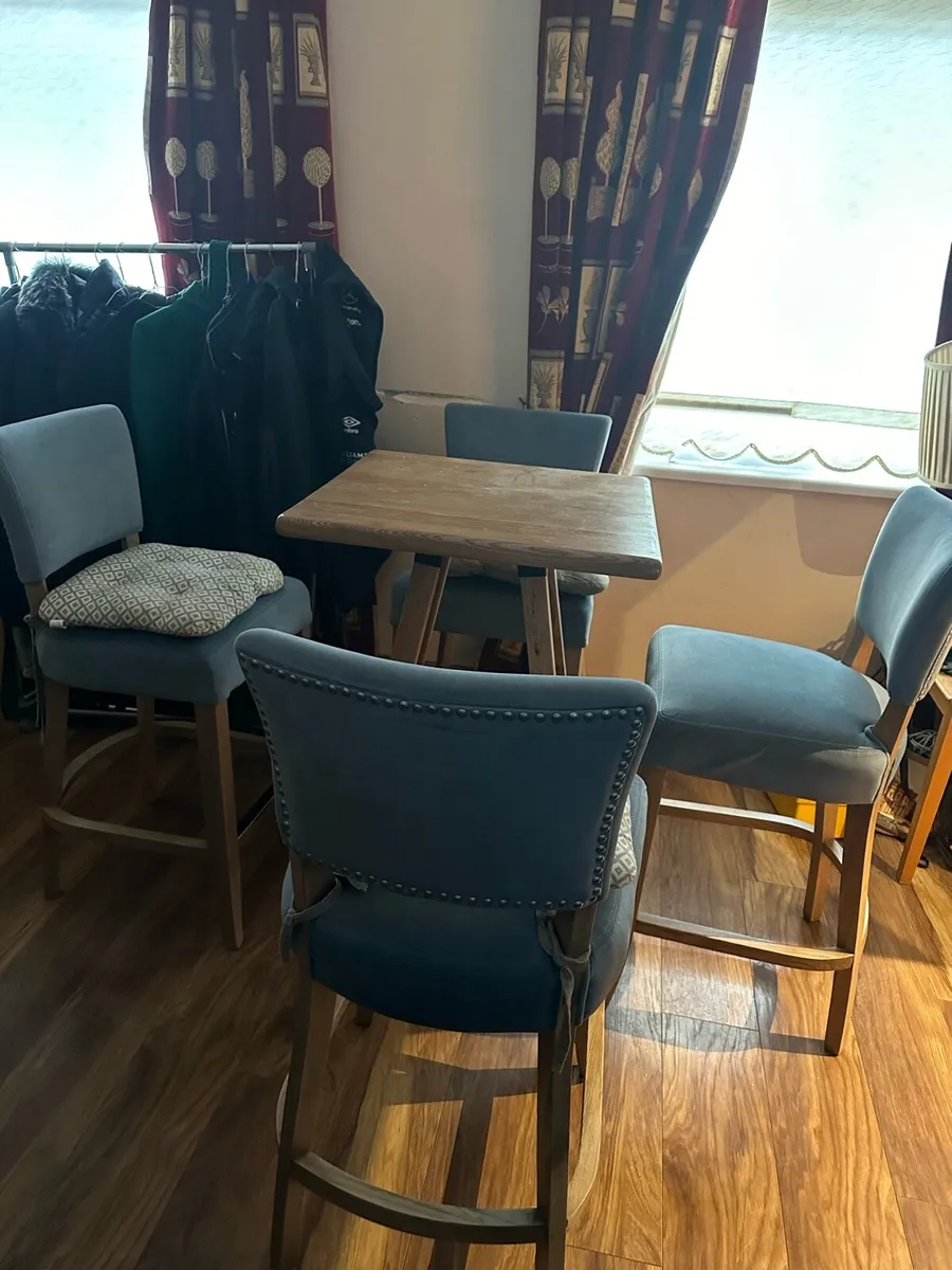 Console table with four Stools - Image 1