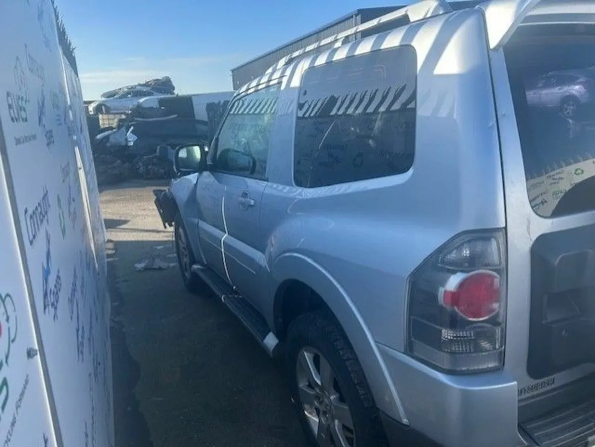 2007 MITSUBISHI PAJERO JUST IN FOR BREAKING - Image 3