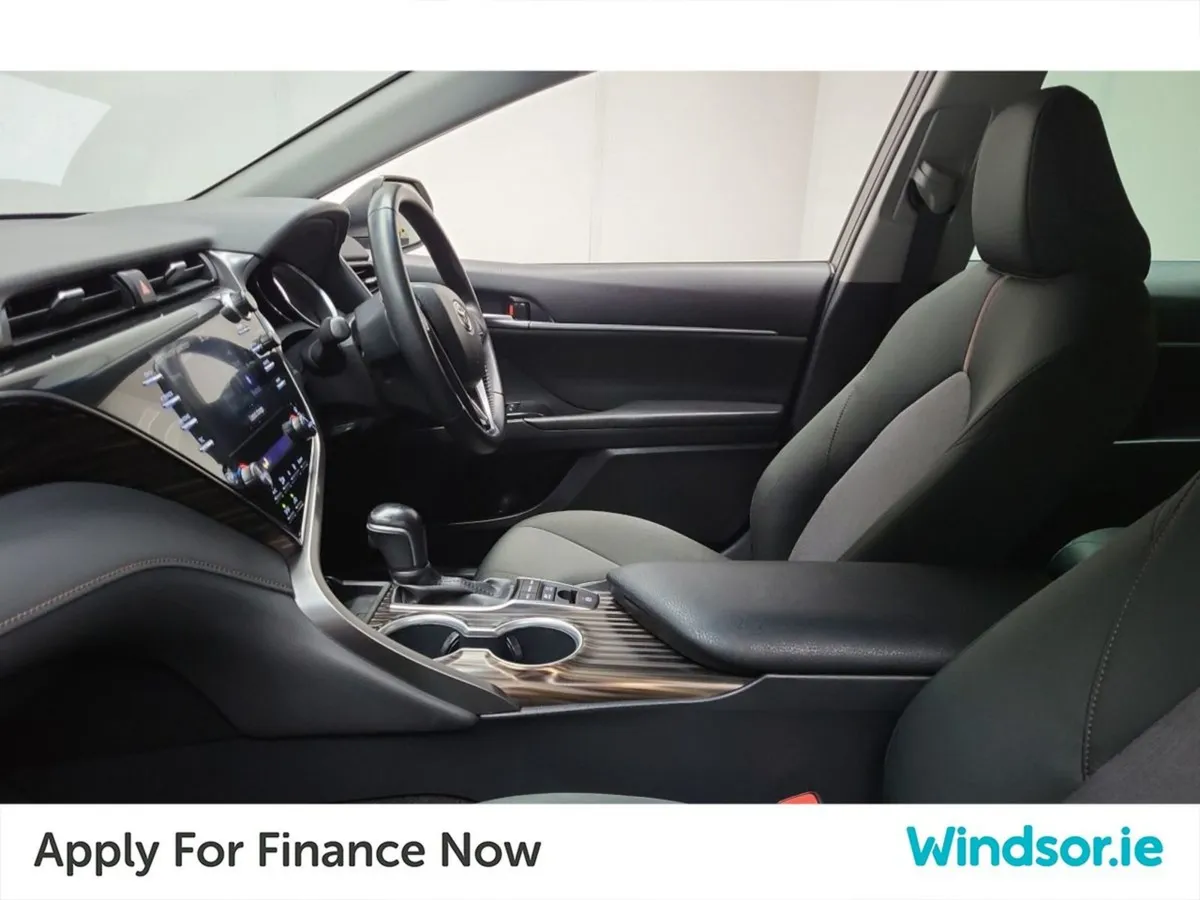 Toyota Camry Hybrid - Image 4