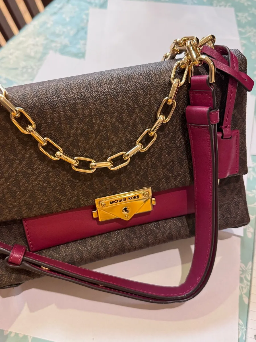 Beautiful Michael Kors handbag - Image 2
