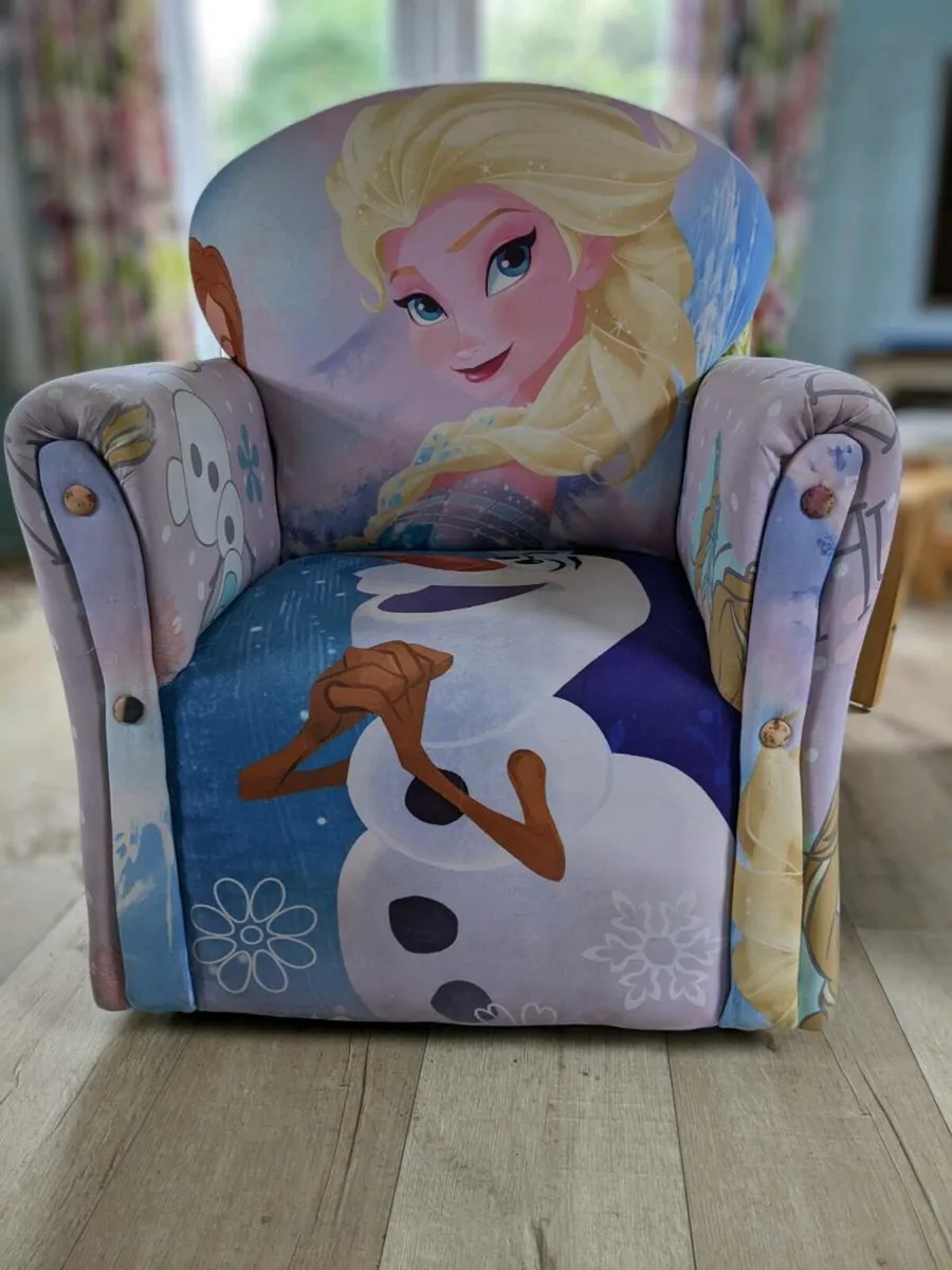 A Children's Elsa Armchair - Image 1