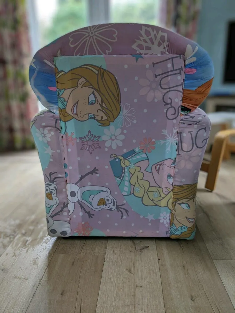 A Children's Elsa Armchair - Image 2