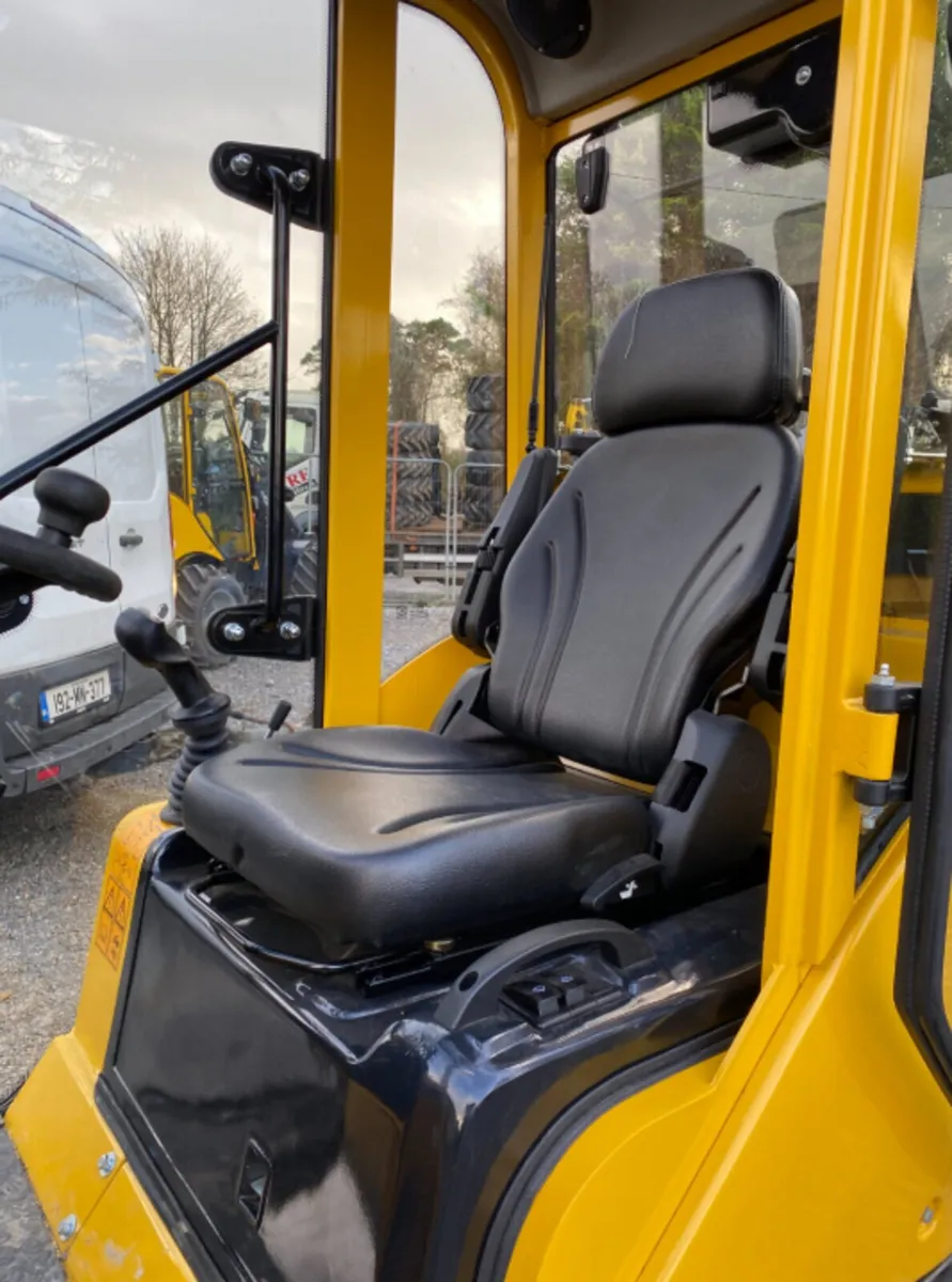 Adare 810 mini loaders for sale - Image 3