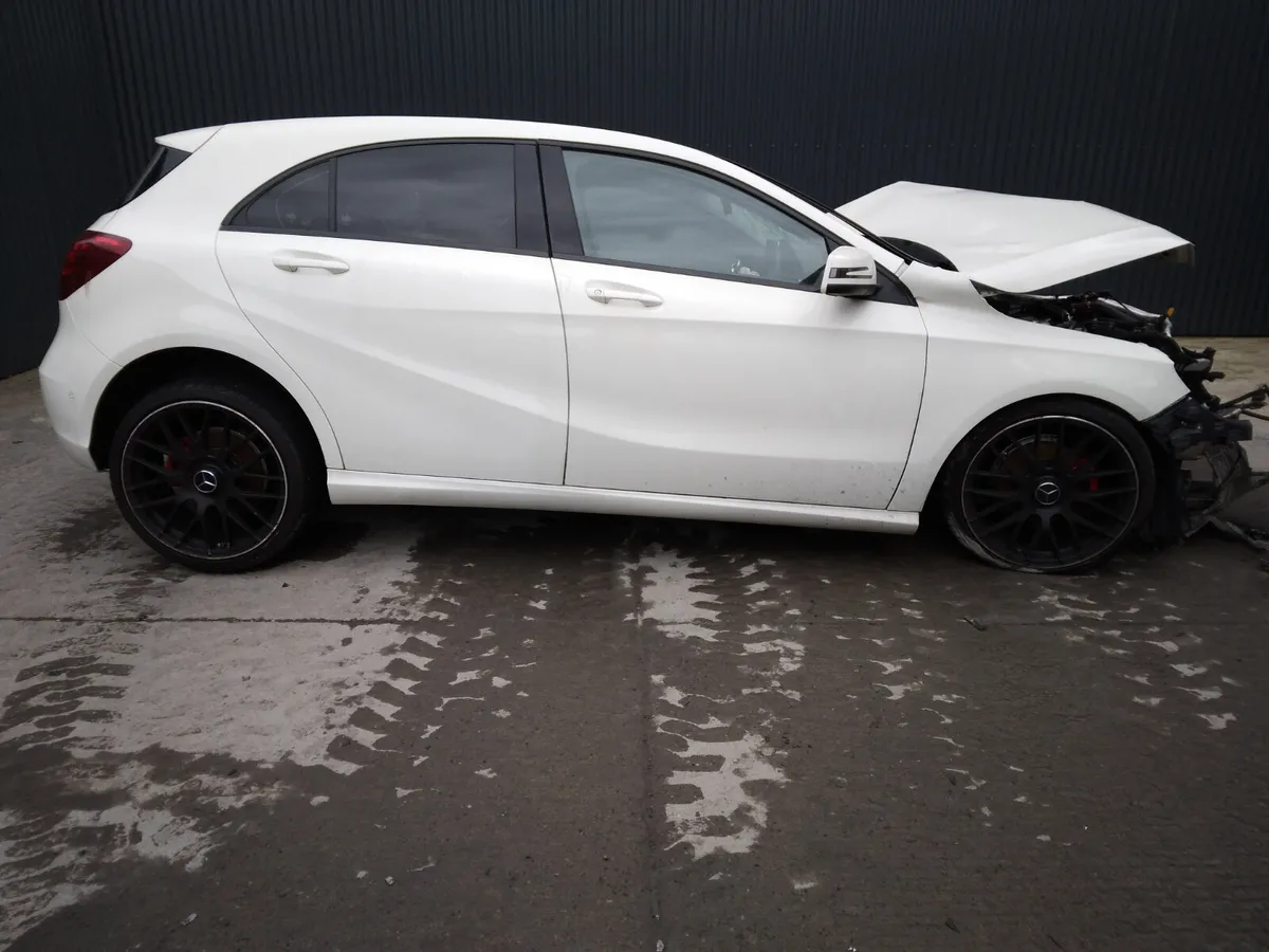 2017 Mercedes A-Class A180 Breaking/Dismantling - Image 3