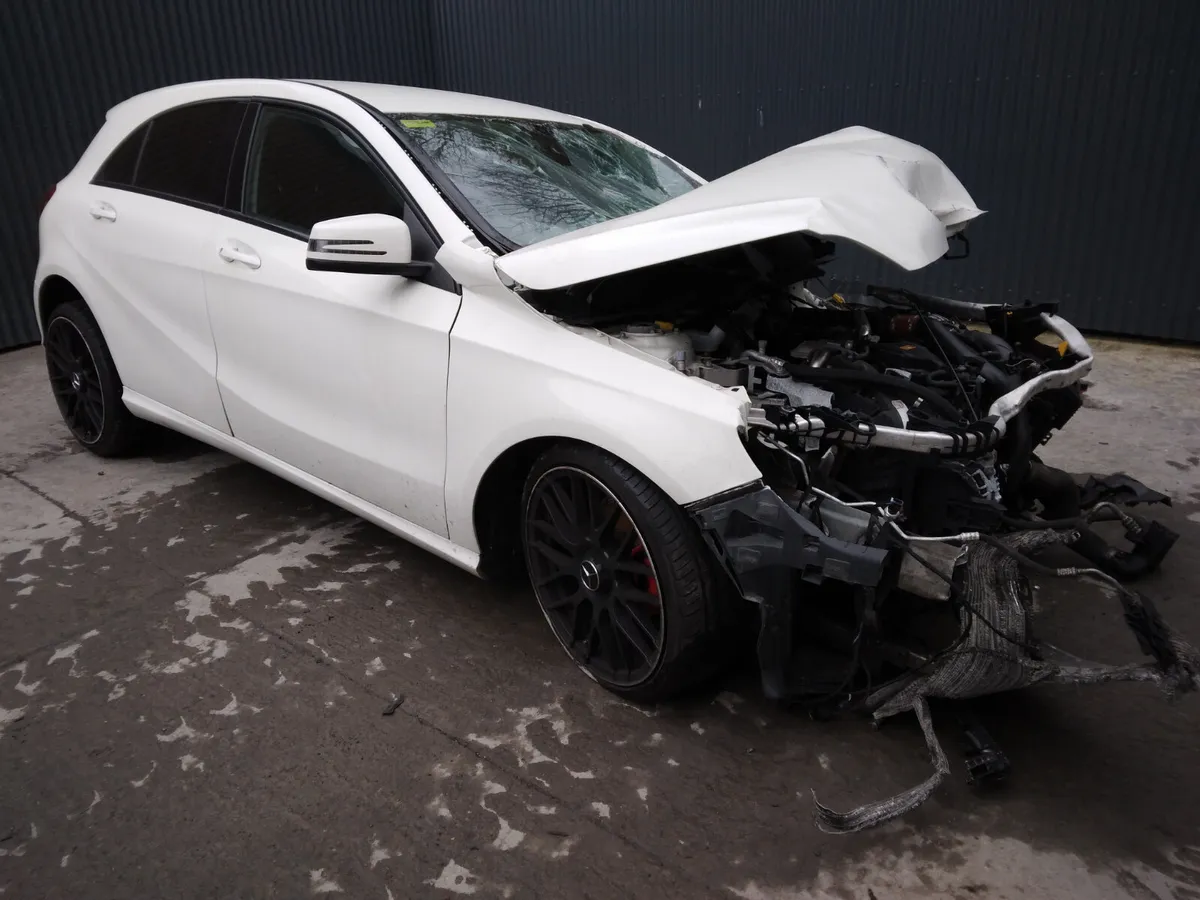 2017 Mercedes A-Class A180 Breaking/Dismantling - Image 4