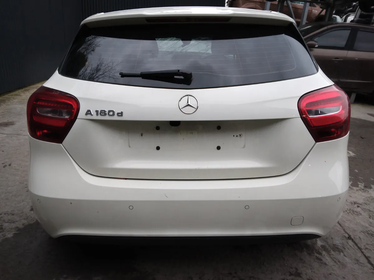 2017 Mercedes A-Class A180 Breaking/Dismantling - Image 2