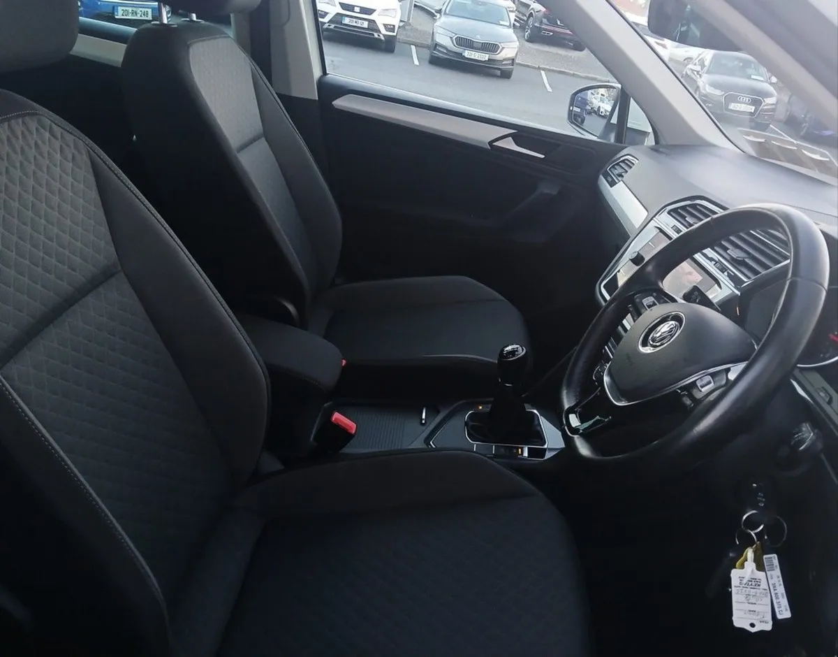 Volkswagen Tiguan Comfortline 2.0 TDI 150HP  rear - Image 3