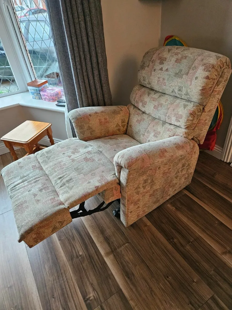 Recliner chair - Image 4