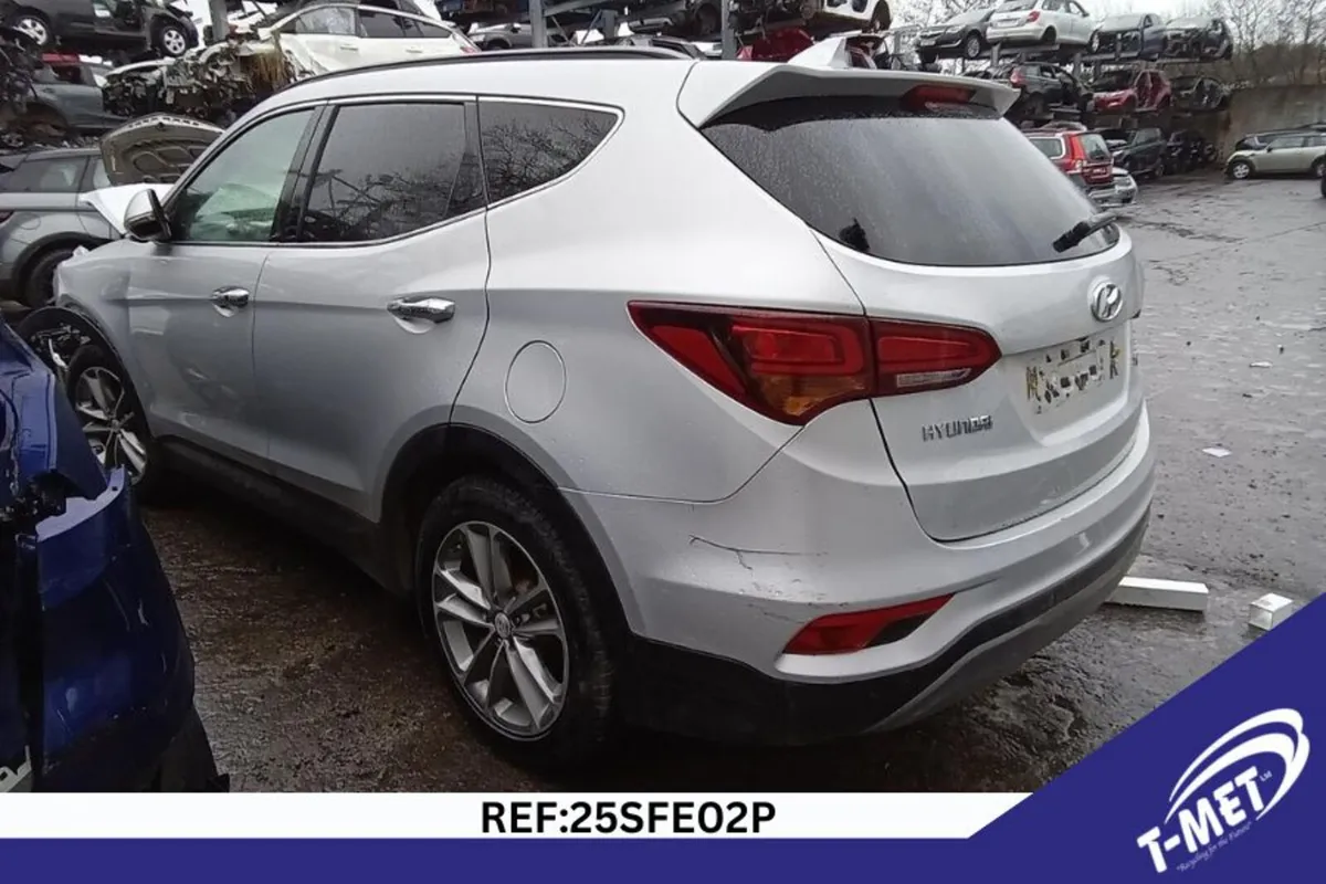 2017 HYUNDAI SANTA FE BREAKING FOR PARTS - Image 2