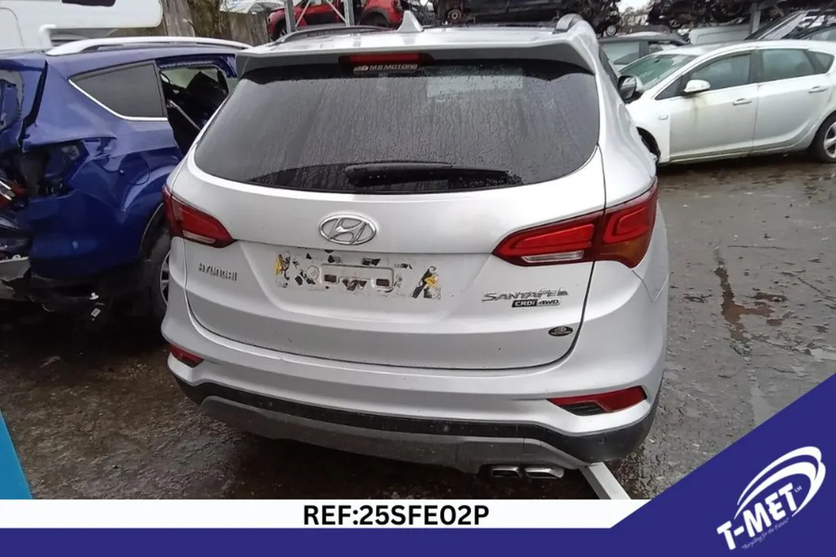 2017 HYUNDAI SANTA FE BREAKING FOR PARTS - Image 3
