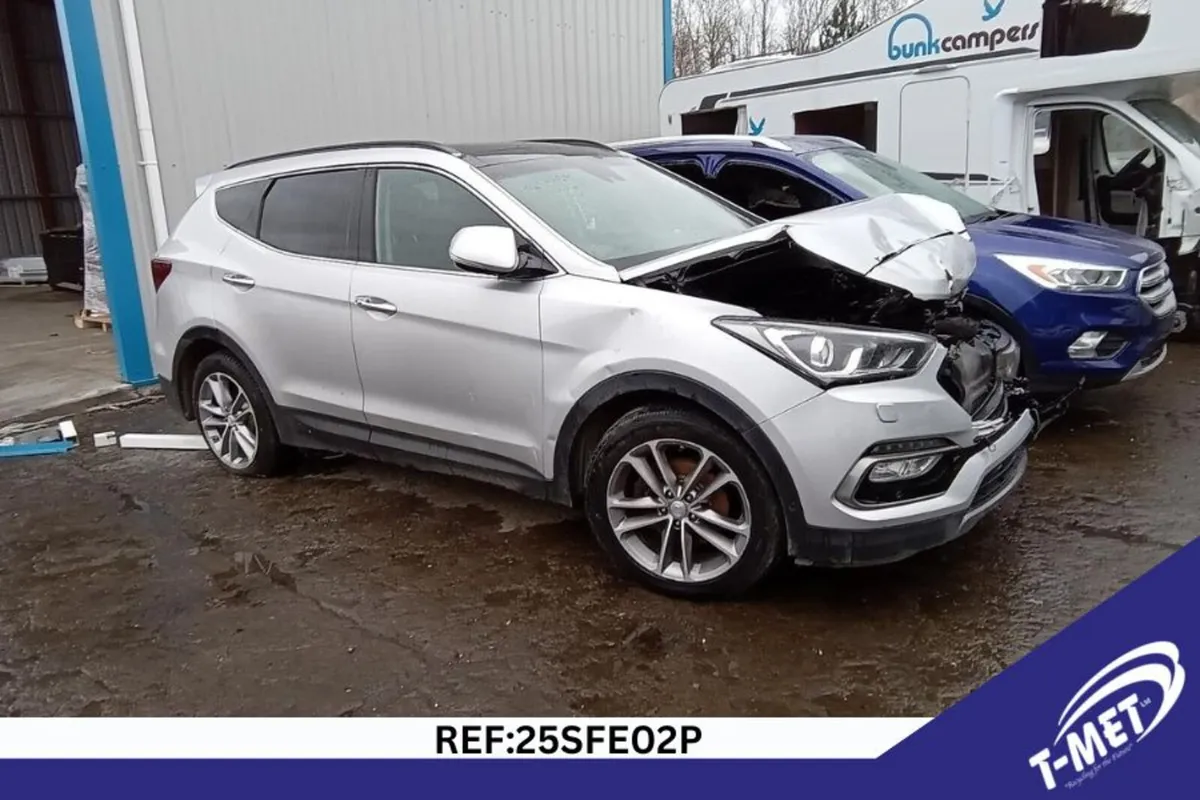 2017 HYUNDAI SANTA FE BREAKING FOR PARTS - Image 4