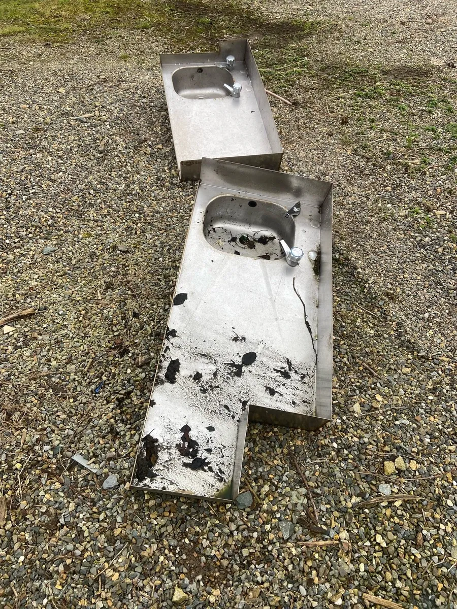 Stainless steel sinks - Image 1