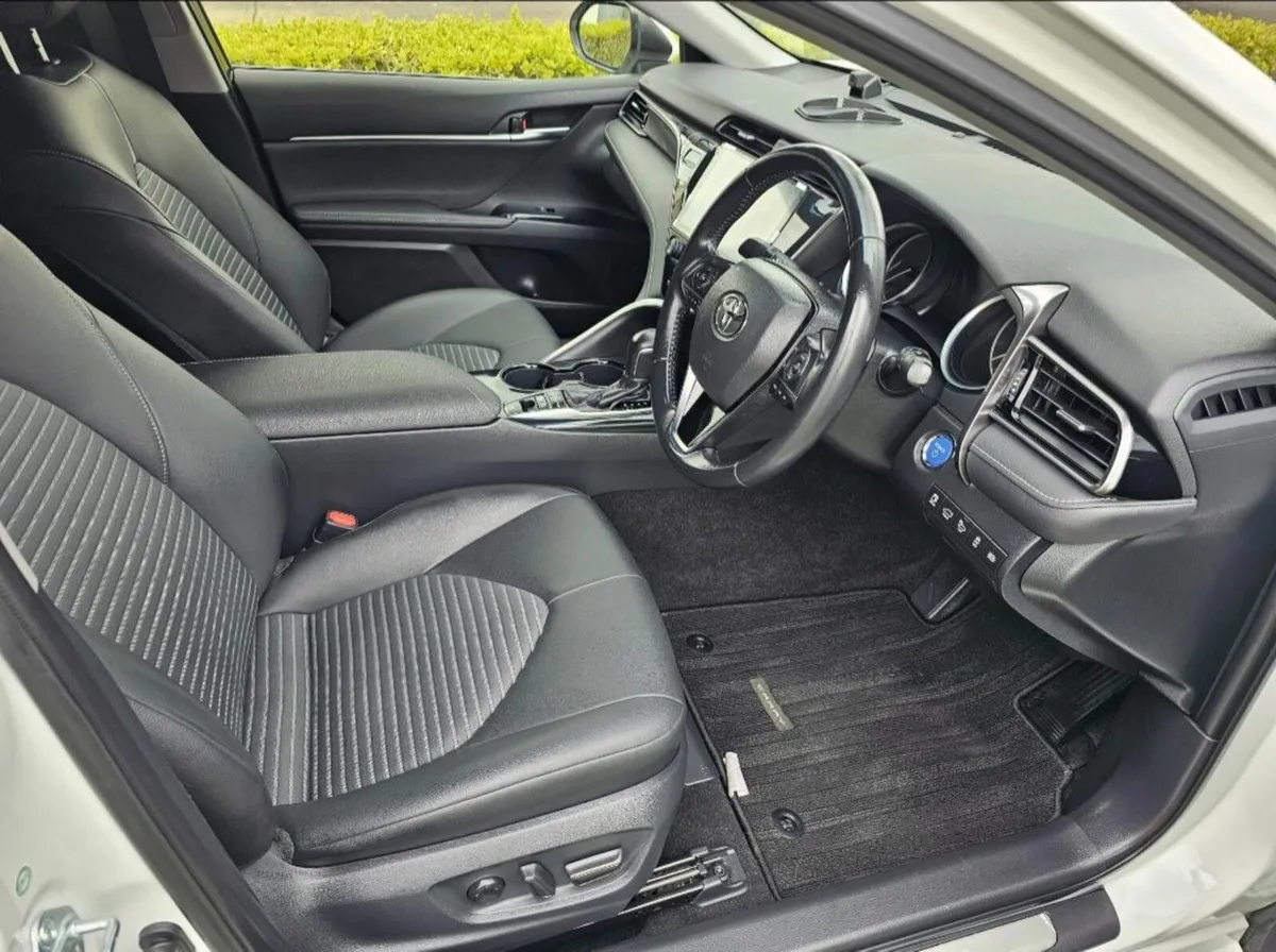 Toyota Camry 2019 - Image 3