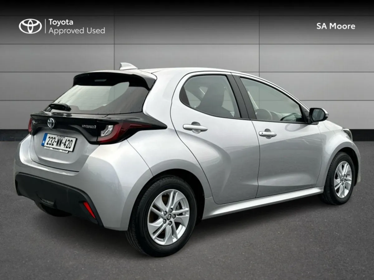 Toyota Yaris Hybrid Luna - Image 2